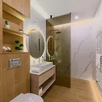 B-holiday Luxury Urban Plaza Apartment