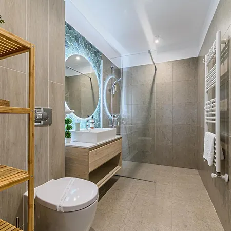 B-holiday Luxury Urban Plaza Брашов