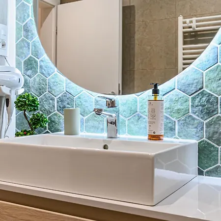 B-holiday Luxury Urban Plaza *