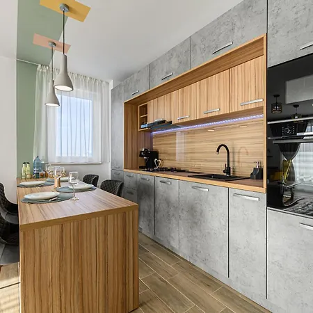 B-holiday Luxury Urban Plaza Apartament *