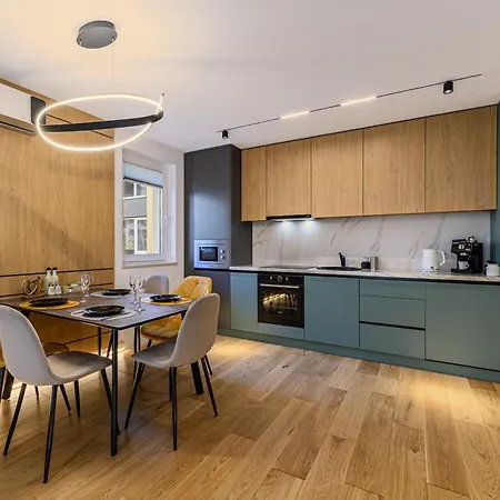 B-holiday Luxury Urban Plaza Apartament Brașov