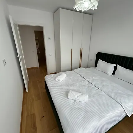 B-holiday Luxury Urban Plaza Апартаменты Брашов