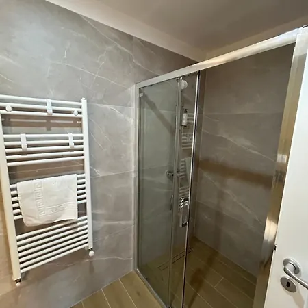 B-holiday Luxury Urban Plaza Apartament *