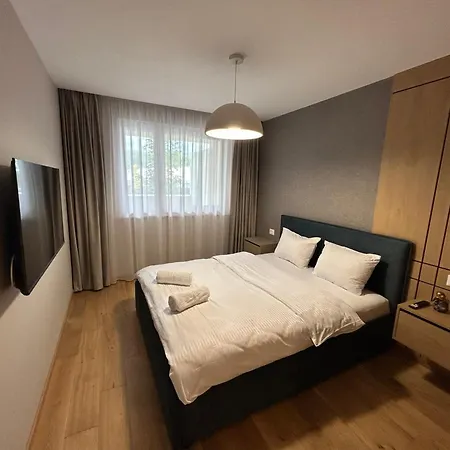 B-holiday Luxury Urban Plaza Apartment