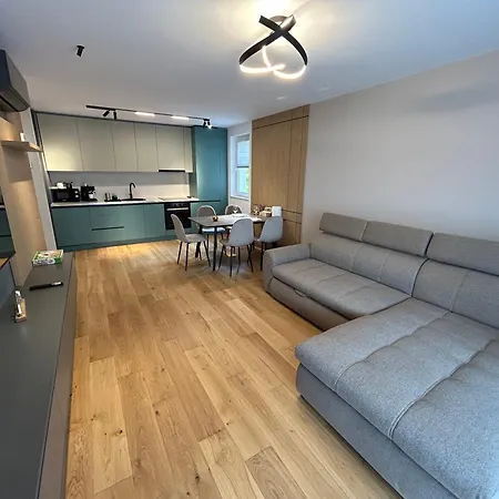 B-holiday Luxury Urban Plaza Apartment *