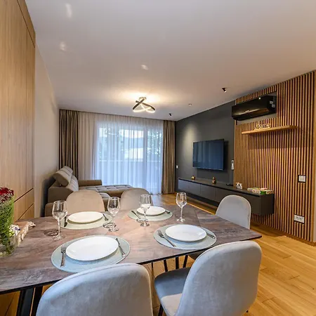 B-holiday Luxury Urban Plaza Lejlighed Braşov