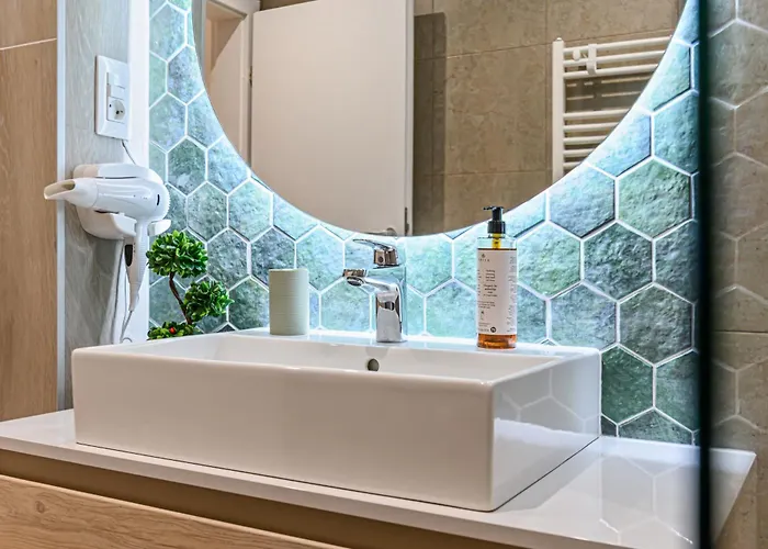 B-holiday Luxury Urban Plaza *