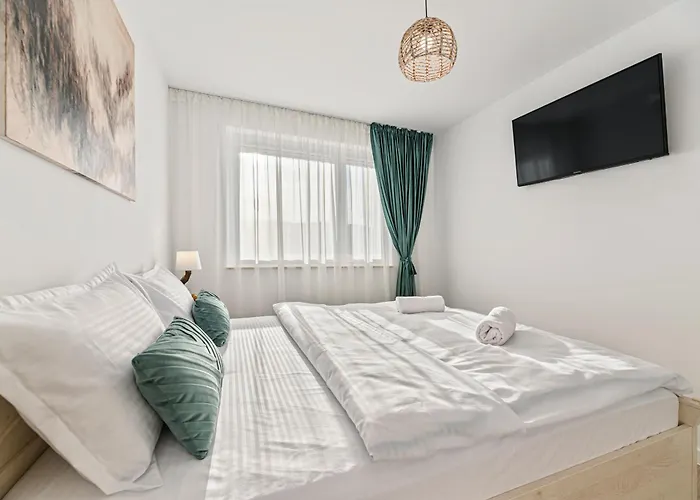 B-holiday Luxury Urban Plaza Апартаменти *