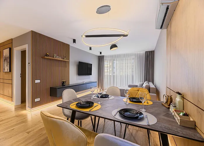 B-holiday Luxury Urban Plaza *