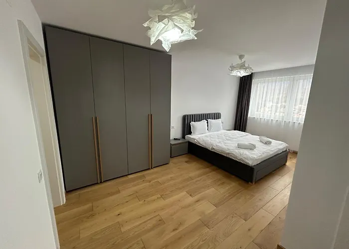 B-holiday Luxury Urban Plaza Apartment