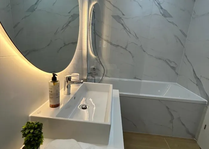 B-holiday Luxury Urban Plaza Apartment *