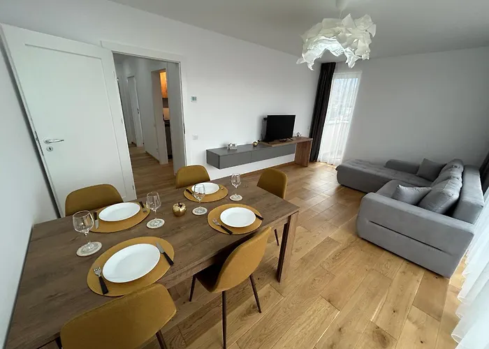 B-holiday Luxury Urban Plaza Apartment