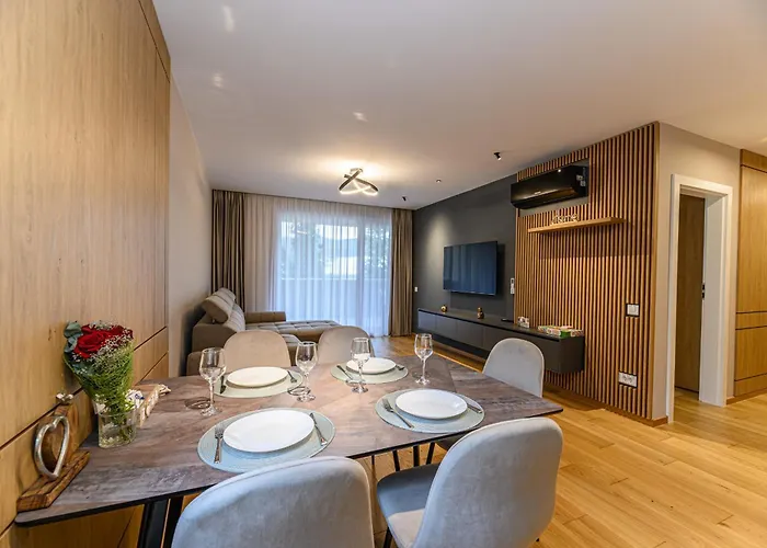 B-holiday Luxury Urban Plaza Daire Braşov